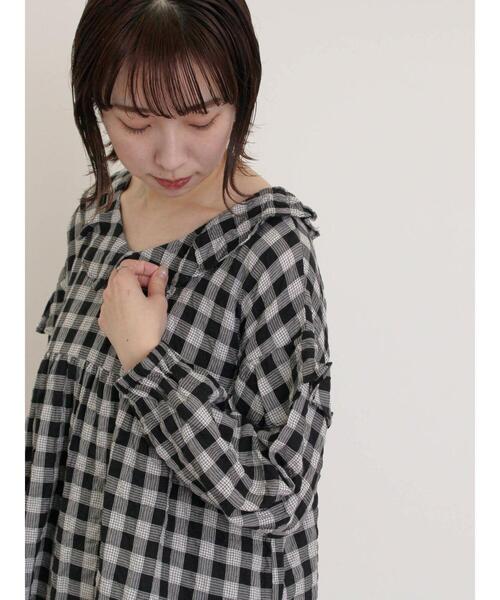 Samansa Mos2（サマンサ モスモス）の「襟フリルVネックチュニック（シャツ/ブラウス・レディース・ブラック/オフホワイト/ミント/イエロー・F）」の11枚目の写真