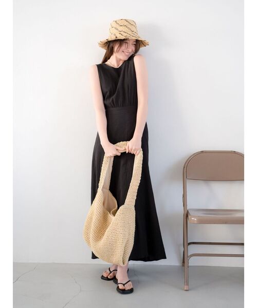 Ungrid（アングリッド）の「バックデザインノースリワンピース（ワンピース・レディース・アイボリー/ブラック/イエロー・SMALL/MEDIUM）」の4枚目の写真