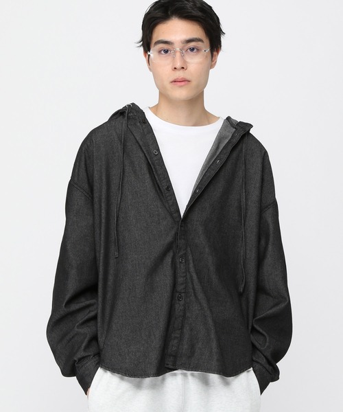 LAND MUSEUM(ランドミュージアム)の「LAND MUSEUM/フードデニムシャツ(シャツ/ブラウス・メンズ・ライトブルー/ブラック・FREE)」の1枚目の写真