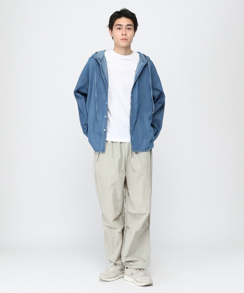 LAND MUSEUM(ランドミュージアム)の「LAND MUSEUM/フードデニムシャツ(シャツ/ブラウス・メンズ・ライトブルー/ブラック・FREE)」の3枚目の写真