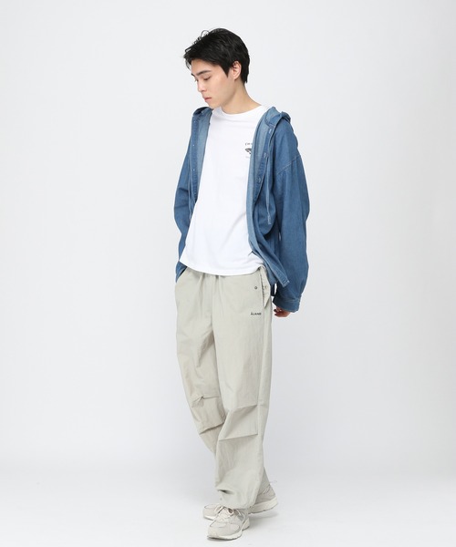 LAND MUSEUM(ランドミュージアム)の「LAND MUSEUM/フードデニムシャツ(シャツ/ブラウス・メンズ・ライトブルー/ブラック・FREE)」の4枚目の写真