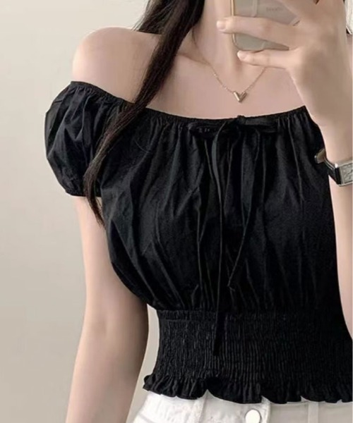 kirakiraShop(キラキラショップ)の「シャーリング オフショルダー ブラウス 半袖(シャツ/ブラウス・レディース・ブラック/ホワイト/チェック・FREE)」の4枚目の写真