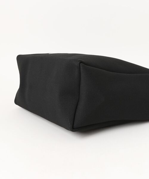 ALLSAINTS（オールセインツ）の「IZZY SPRAY M TOTE（トートバッグ・レディース・ブラック・ONE SIZE）」の3枚目の写真