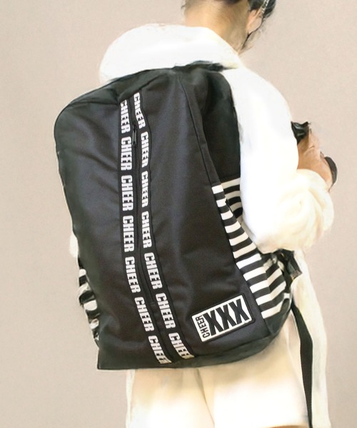 美品★トリーバーチ　フレミング　リュックチェーン　デカロゴ　ブラック セール】ロゴテープラインデザインフロントジップリュック