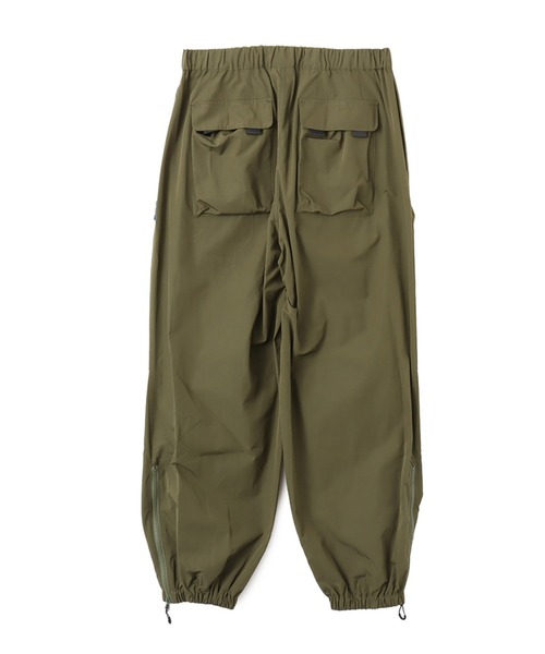 atmos（アトモス）の「atmos Performance Utility Cargo Track Pants / アトモス パフォーマンス ユーティリティ カーゴ トラック パンツ（その他パンツ・メンズ・ブラック/カーキ/ブルー・M/L/XL）」の16枚目の写真