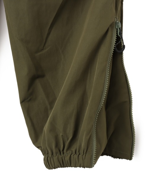 atmos（アトモス）の「atmos Performance Utility Cargo Track Pants / アトモス パフォーマンス ユーティリティ カーゴ トラック パンツ（その他パンツ・メンズ・ブラック/カーキ/ブルー・M/L/XL）」の18枚目の写真