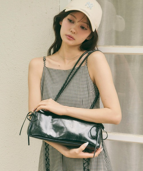 Olu.(オルドット)の「サイドリボンスクエアバッグ(ハンドバッグ・レディース・アイボリー/ブラック/ベビーピンク・FREE)」の3枚目の写真