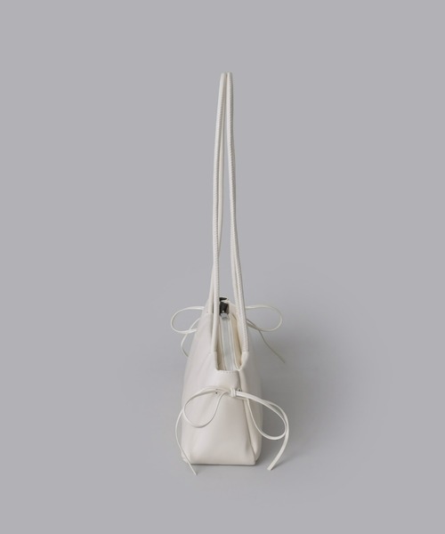 Olu.(オルドット)の「サイドリボンスクエアバッグ(ハンドバッグ・レディース・アイボリー/ブラック/ベビーピンク・FREE)」の11枚目の写真