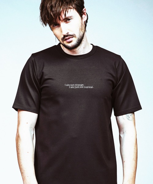 NO ID.(ノーアイディ)の「【NO ID.】Embroidery Message Crew Neck T-Shirt / エンブロイダリー メッセージ クルーネック Tシャツ(Tシャツ/カットソー・メンズ・ブラック/ブラウン/ホワイト・1/2)」の3枚目の写真
