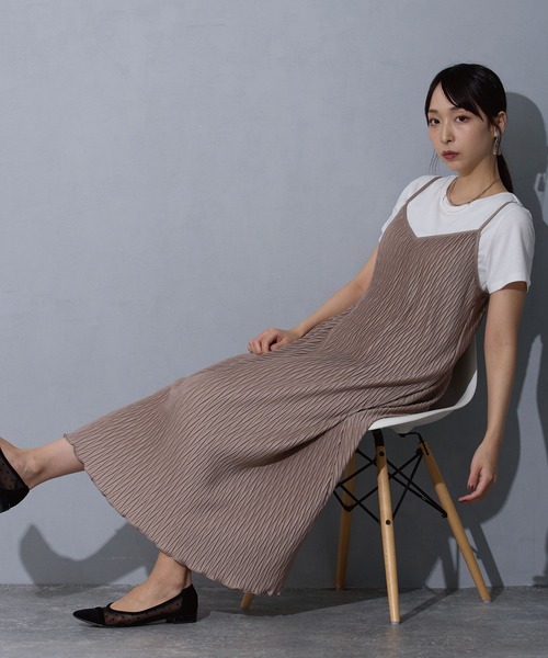 NICOLE white(ニコルホワイト)の「プリーツキャミ&TEE SET(ワンピース・レディース・モカ/ブラック/グレー・FREE)」の22枚目の写真