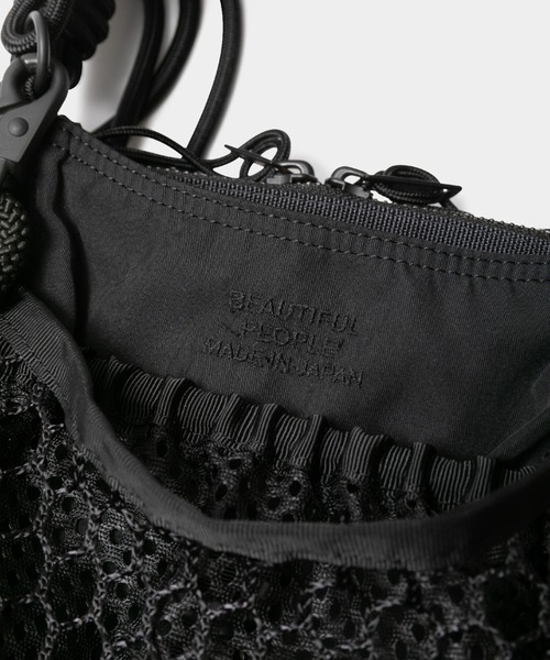 beautiful people（ビューティフルピープル）の「over engineering    hanging tote bag（ショルダーバッグ・レディース・ブラック・FREE）」の4枚目の写真