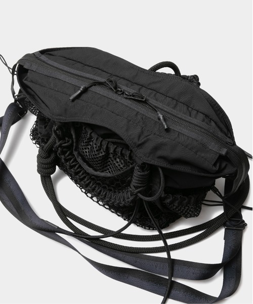 beautiful people（ビューティフルピープル）の「over engineering    hanging tote bag（ショルダーバッグ・レディース・ブラック・FREE）」の6枚目の写真