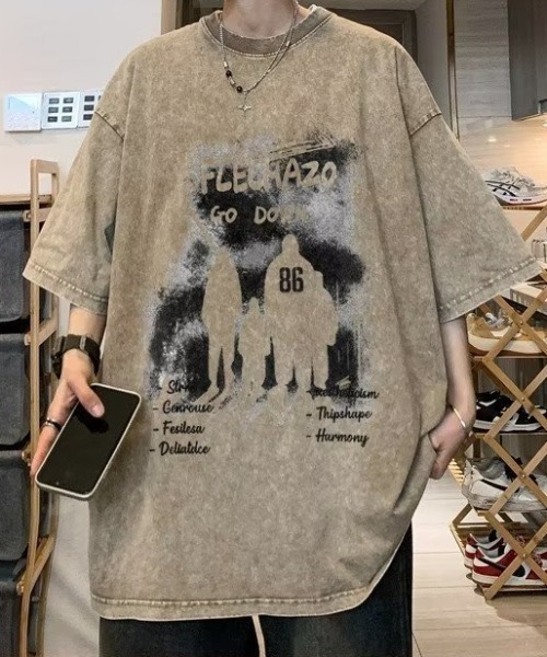 link lot(リンクロット)の「オーバーサイズ ウォッシュ加工 グラフィックTシャツ ピグメントT ナンバリング(Tシャツ/カットソー・メンズ・ベージュ/ブラック・M/L)」の1枚目の写真