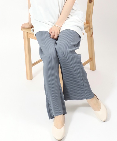 Salong hameu(サロン ハミュー)の「無地カットプリーツパンツ/ストレートシルエット イージーパンツ レディース(その他パンツ・レディース・カーキ/ブラック/チャコールグレー/モカ/ブルー・L/M)」の5枚目の写真