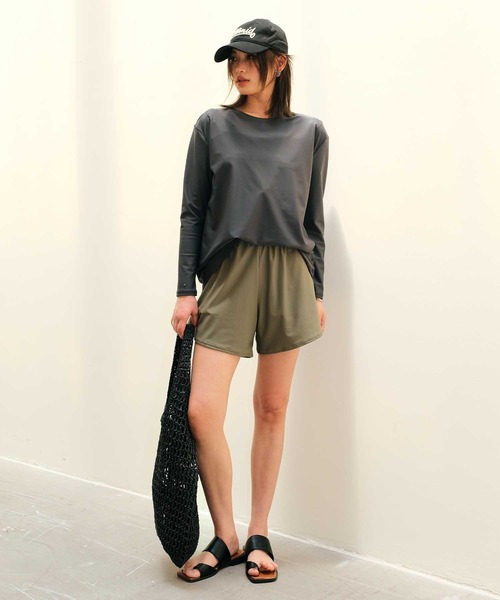 OSYAREVO(オシャレボ)の「水着 レディース 体型カバー ラッシュガード フィットネス 水陸両用 ラッシュ ショートパンツ セットアップ セパレート(ラッシュガード・レディース・ホワイト系その他2/ブラック系その他/ホワイト系その他/グレー・X-LARGE/LARGE/MEDIUM)」の18枚目の写真