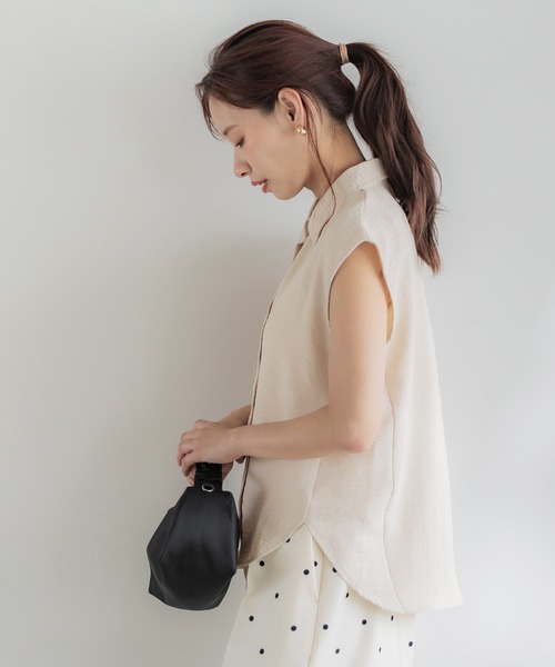 coca(coca)(コカ)の「シボサテンライクノースリーブラウンドシャツ セットアップ可能/防シワ/イージーケア/吸水速乾/通気性(シャツ/ブラウス・レディース・ネイビー/ライトベージュ・S/L/M)」の16枚目の写真