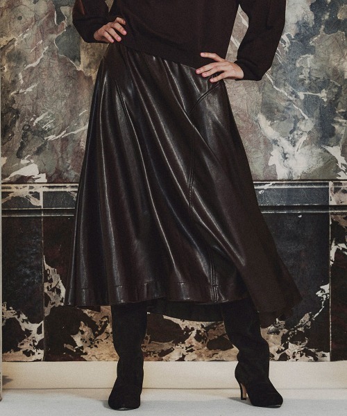 Sov.（ソブ）の「フェイクレザースカート（スカート・レディース・ダークブラウン/ブラック・38/36）」の2枚目の写真