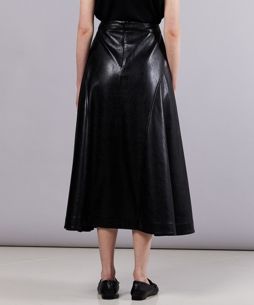 Sov.（ソブ）の「フェイクレザースカート（スカート・レディース・ダークブラウン/ブラック・38/36）」の3枚目の写真