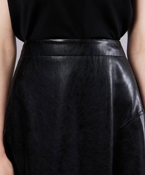 Sov.（ソブ）の「フェイクレザースカート（スカート・レディース・ダークブラウン/ブラック・38/36）」の4枚目の写真
