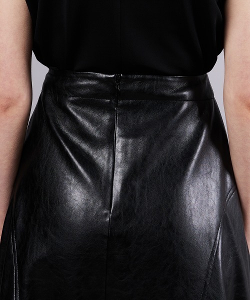 Sov.（ソブ）の「フェイクレザースカート（スカート・レディース・ダークブラウン/ブラック・38/36）」の6枚目の写真