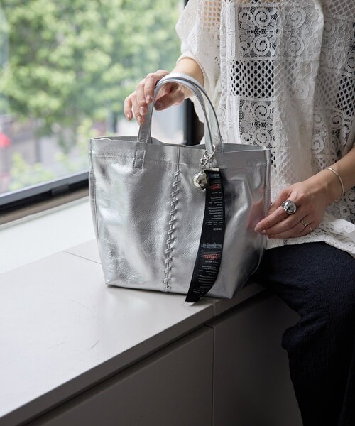 ear PAPILLONNER（イアパピヨネ）の「【インフルエンサーouchi企画】メタルボール×レシート風チャーム（チャーム・レディース・ブラック/ホワイト・FREE）」の13枚目の写真