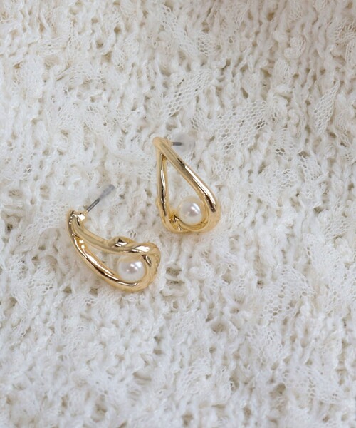 fredy emue(フレディエミュ)の「しずくメタル1パールピアス(ピアス(両耳用)・レディース・シルバー/ゴールド・FREE)」の8枚目の写真