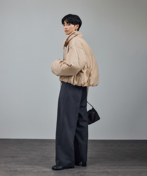 SALON adam et rope'（サロン アダム エ ロペ）の「[GREENDOWN（グリーンダウン）]クロップドダウンブルゾン/ 撥水加工（ダウンジャケット/コート・レディース・オフホワイト/ブラック/ベージュ・FREE）」の5枚目の写真