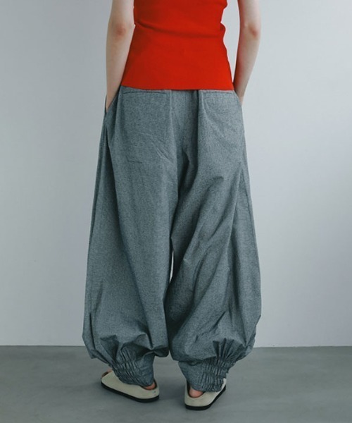 ETRE TOKYO（エトレトウキョウ）の「コットンシルクカーヴィーパンツ（その他パンツ・レディース・グレー/オフホワイト・M/S）」の3枚目の写真