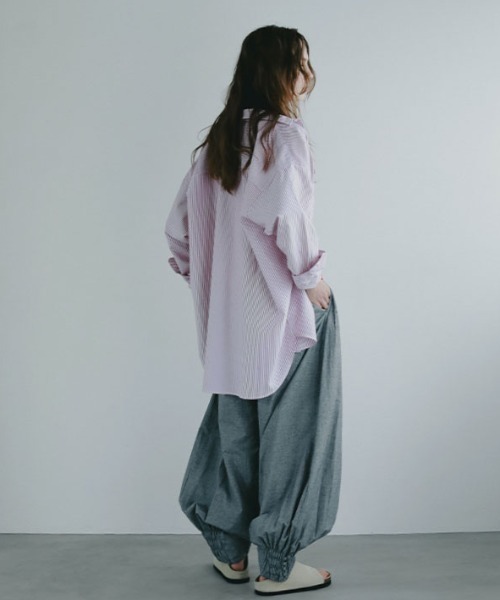 ETRE TOKYO（エトレトウキョウ）の「コットンシルクカーヴィーパンツ（その他パンツ・レディース・グレー/オフホワイト・M/S）」の4枚目の写真