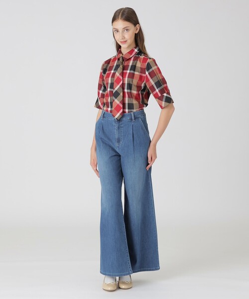BLUE LABEL CRESTBRIDGE(ブルーレーベルクレストブリッジ)の「ライトデニムワイドパンツ(デニムパンツ・レディース・ネイビー/ブルー系その他4・40/38/36/34)」の3枚目の写真