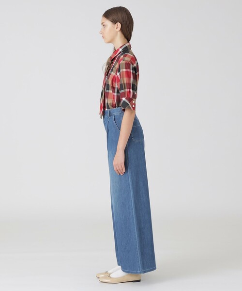BLUE LABEL CRESTBRIDGE(ブルーレーベルクレストブリッジ)の「ライトデニムワイドパンツ(デニムパンツ・レディース・ネイビー/ブルー系その他4・40/38/36/34)」の4枚目の写真