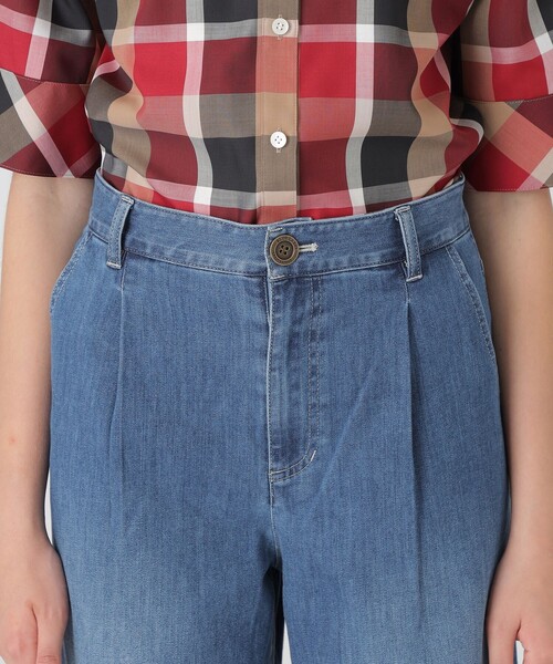 BLUE LABEL CRESTBRIDGE(ブルーレーベルクレストブリッジ)の「ライトデニムワイドパンツ(デニムパンツ・レディース・ネイビー/ブルー系その他4・40/38/36/34)」の6枚目の写真