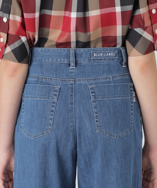 BLUE LABEL CRESTBRIDGE(ブルーレーベルクレストブリッジ)の「ライトデニムワイドパンツ(デニムパンツ・レディース・ネイビー/ブルー系その他4・40/38/36/34)」の7枚目の写真
