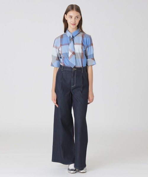 BLUE LABEL CRESTBRIDGE(ブルーレーベルクレストブリッジ)の「ライトデニムワイドパンツ(デニムパンツ・レディース・ネイビー/ブルー系その他4・40/38/36/34)」の12枚目の写真