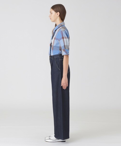BLUE LABEL CRESTBRIDGE(ブルーレーベルクレストブリッジ)の「ライトデニムワイドパンツ(デニムパンツ・レディース・ネイビー/ブルー系その他4・40/38/36/34)」の13枚目の写真
