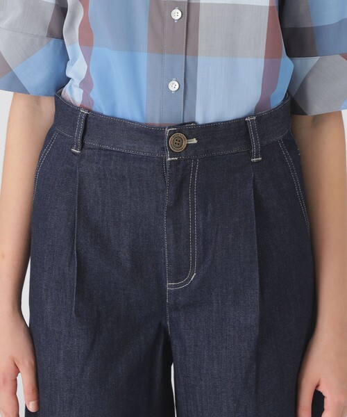 BLUE LABEL CRESTBRIDGE(ブルーレーベルクレストブリッジ)の「ライトデニムワイドパンツ(デニムパンツ・レディース・ネイビー/ブルー系その他4・40/38/36/34)」の15枚目の写真