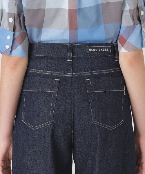 BLUE LABEL CRESTBRIDGE(ブルーレーベルクレストブリッジ)の「ライトデニムワイドパンツ(デニムパンツ・レディース・ネイビー/ブルー系その他4・40/38/36/34)」の16枚目の写真