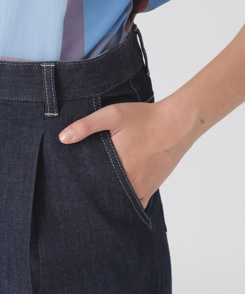 BLUE LABEL CRESTBRIDGE(ブルーレーベルクレストブリッジ)の「ライトデニムワイドパンツ(デニムパンツ・レディース・ネイビー/ブルー系その他4・40/38/36/34)」の17枚目の写真