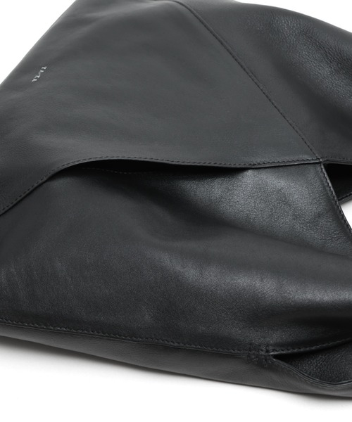 YArKA（ヤーカ）の「【YArKA/ヤーカ】real leather different length handles tote [trgl5] / 長短ハンドルトートバッグ（トートバッグ・レディース・ブラック・FREE）」の12枚目の写真