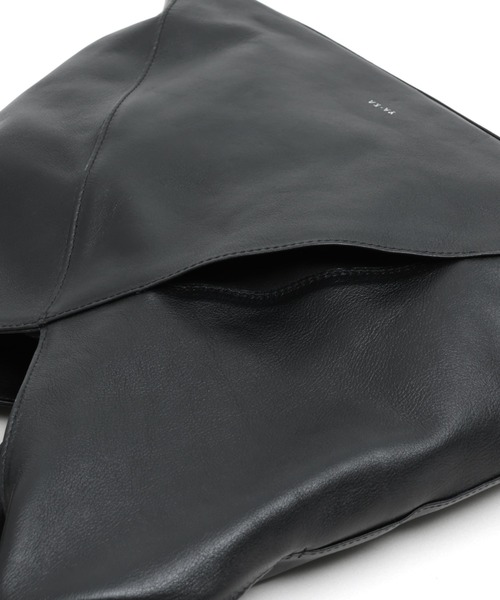 YArKA（ヤーカ）の「【YArKA/ヤーカ】real leather different length handles tote [trgl5] / 長短ハンドルトートバッグ（トートバッグ・レディース・ブラック・FREE）」の13枚目の写真