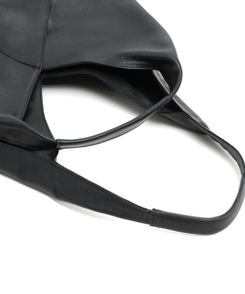 YArKA（ヤーカ）の「【YArKA/ヤーカ】real leather different length handles tote [trgl5] / 長短ハンドルトートバッグ（トートバッグ・レディース・ブラック・FREE）」の14枚目の写真