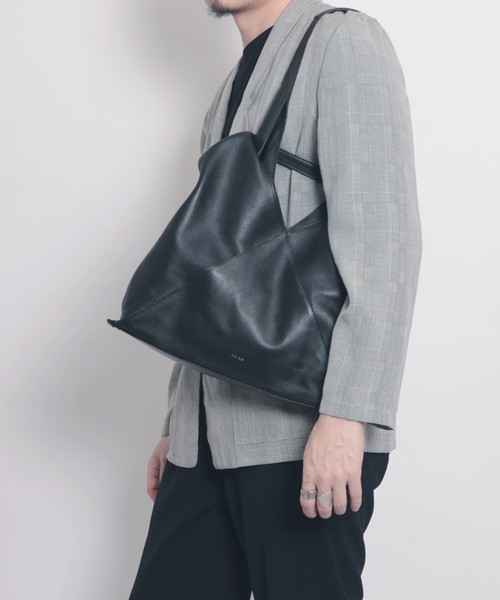 YArKA（ヤーカ）の「【YArKA/ヤーカ】real leather different length handles tote [trgl5] / 長短ハンドルトートバッグ（トートバッグ・レディース・ブラック・FREE）」の18枚目の写真
