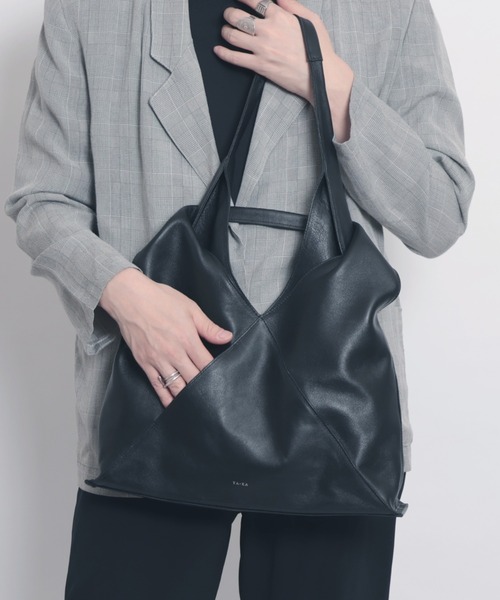 YArKA（ヤーカ）の「【YArKA/ヤーカ】real leather different length handles tote [trgl5] / 長短ハンドルトートバッグ（トートバッグ・レディース・ブラック・FREE）」の2枚目の写真