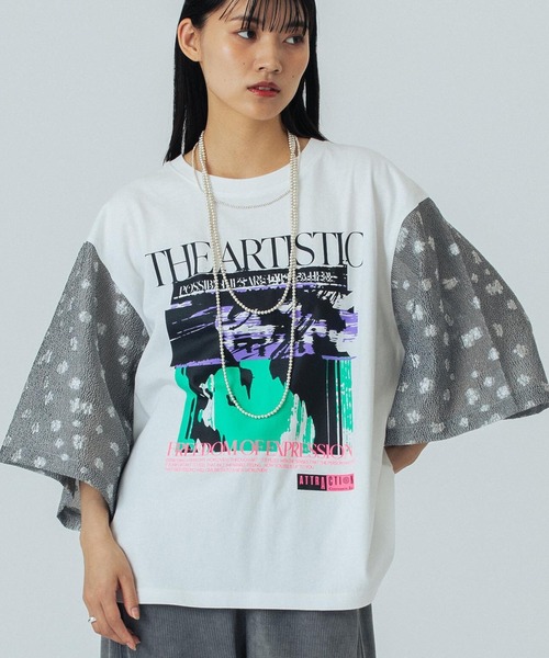 OKIRAKU（オキラク）の「(OKIRAKU×ROSEBUD)FLOWER SLEEVE GRAPHIC TOP（Tシャツ/カットソー・レディース・ホワイト/グレー・ONE SIZE）」の2枚目の写真