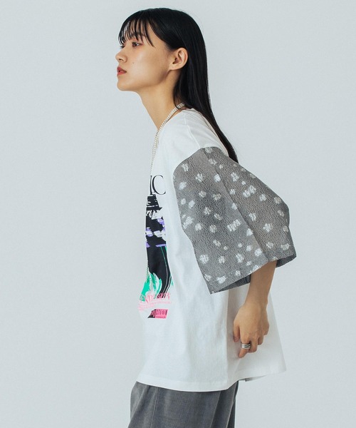 OKIRAKU（オキラク）の「(OKIRAKU×ROSEBUD)FLOWER SLEEVE GRAPHIC TOP（Tシャツ/カットソー・レディース・ホワイト/グレー・ONE SIZE）」の3枚目の写真