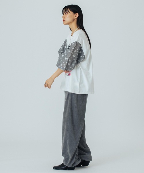 OKIRAKU（オキラク）の「(OKIRAKU×ROSEBUD)FLOWER SLEEVE GRAPHIC TOP（Tシャツ/カットソー・レディース・ホワイト/グレー・ONE SIZE）」の11枚目の写真