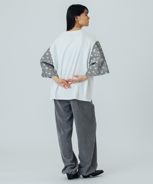 OKIRAKU（オキラク）の「(OKIRAKU×ROSEBUD)FLOWER SLEEVE GRAPHIC TOP（Tシャツ/カットソー・レディース・ホワイト/グレー・ONE SIZE）」の14枚目の写真