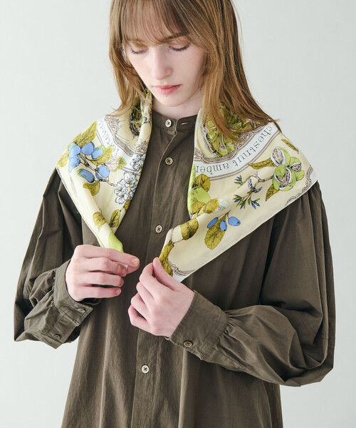 manipuri(マニプリ)の「manipuri | シルクスカーフ アンティークレシピ 65×65 WOMEN(バンダナ/スカーフ・レディース・ブルー/ライトグリーン・ONE)」の2枚目の写真