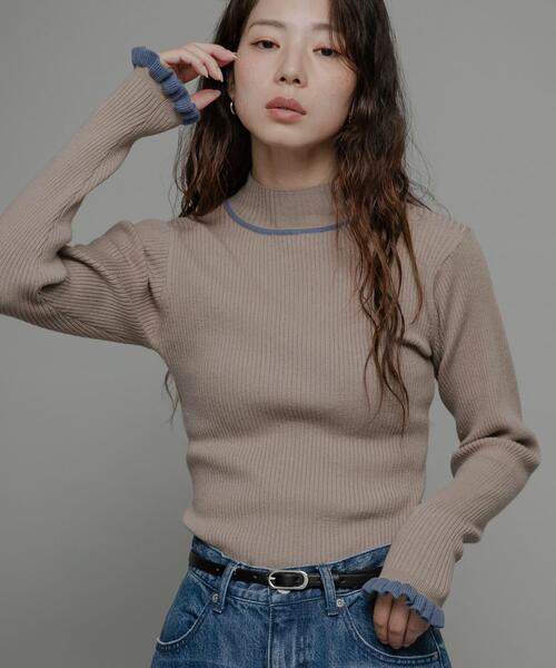 URBAN RESEARCH Sonny Label(アーバンリサーチサニーレーベル)の「袖口フリルハイネックプルオーバー(ニット/セーター・レディース・オフホワイト/グレー/ミント/ベージュ系その他/ネイビー×ホワイト・FREE)」の3枚目の写真