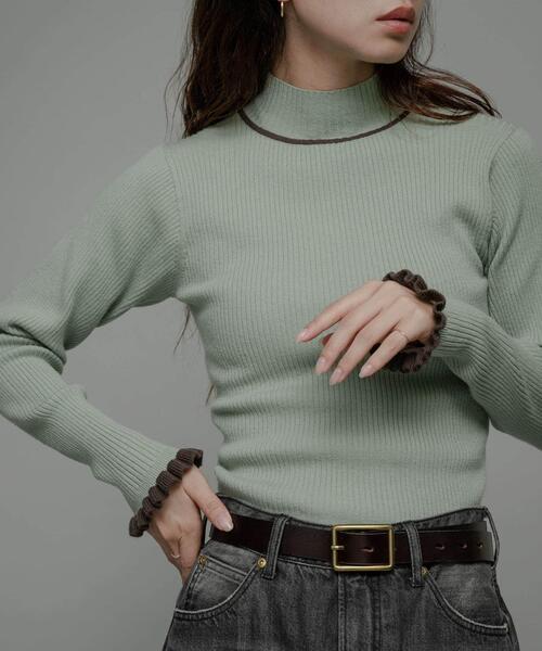 URBAN RESEARCH Sonny Label(アーバンリサーチサニーレーベル)の「袖口フリルハイネックプルオーバー(ニット/セーター・レディース・オフホワイト/グレー/ミント/ベージュ系その他/ネイビー×ホワイト・FREE)」の4枚目の写真